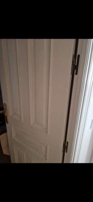 Puerta de madera con cristal