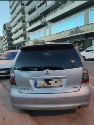 Mitsubishi Grandis 2006