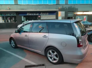 Mitsubishi Grandis 2006