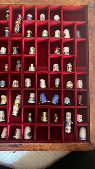 Colección de dedales de porcelana
