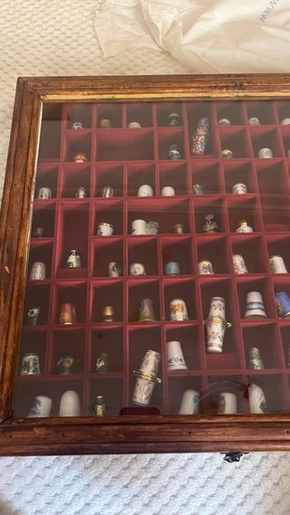Colección de dedales de porcelana