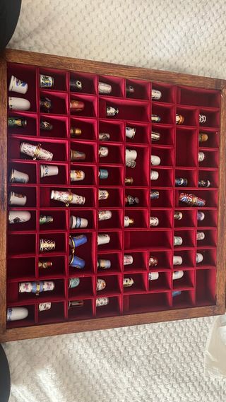 Colección de dedales de porcelana