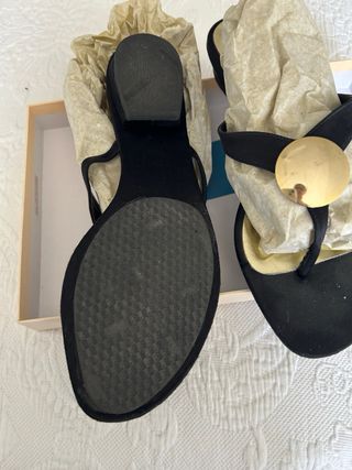 Sandalias Antonio Pernas Negras y Doradas