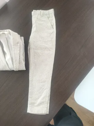 Traje de niño beige