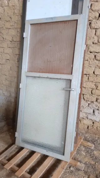 Puerta aluminio con cristal desde 50€