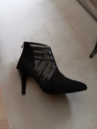 Botines de tacón negros con malla