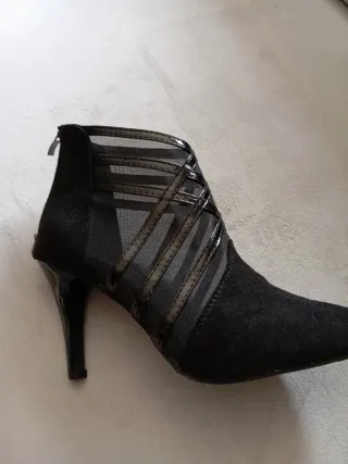 Botines de tacón negros con malla