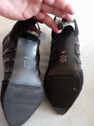 Botines de tacón negros con malla