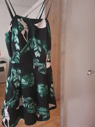 Mono falda pantalón estampado tropical