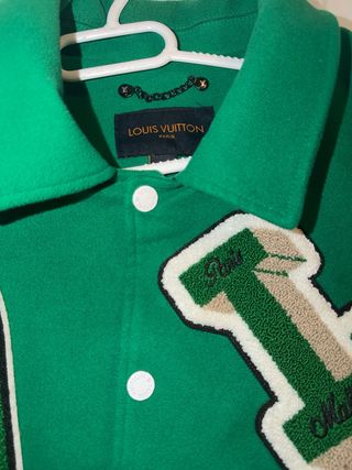 Chaqueta Louis Vuitton Verde y Blanca Casi nueva
