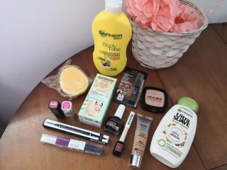 Cesta regalo cosmética y cuidado personal