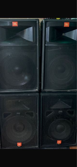Altavoces JBL Negros