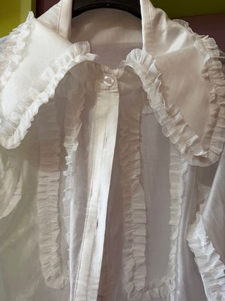 Camicia Bianca con Maxi Colletto e Volant