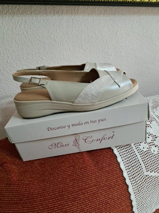 Sandalias Miss Carol Blancas Talla 38