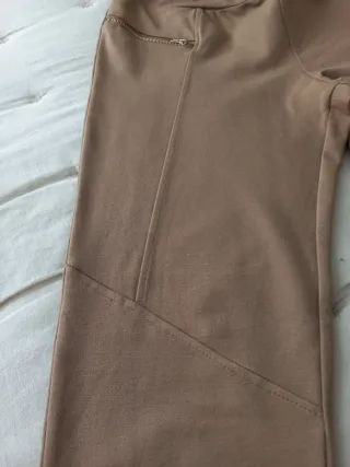 Pantalón Zara beige ajustado