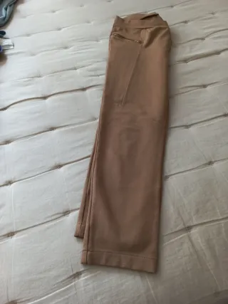 Pantalón Zara beige ajustado
