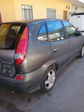 Nissan almera tino 2005