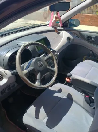 Nissan almera tino 2005