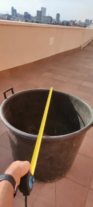 Maceta grande de plástico negra para árbol