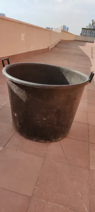 Maceta grande de plástico negra para árbol