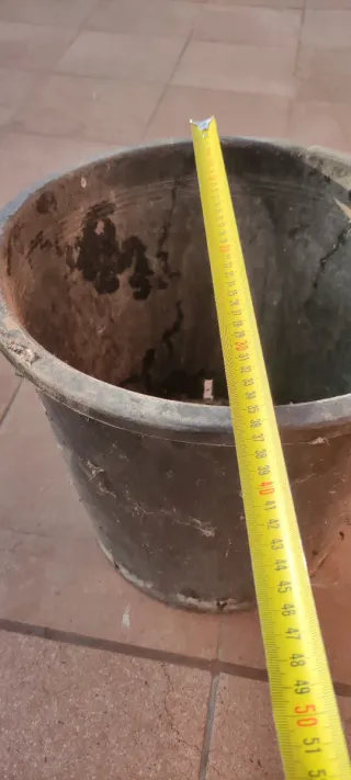 Maceta grande de plástico negra para árbol