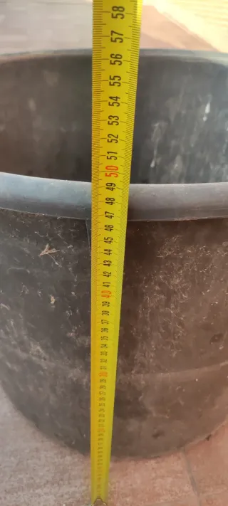 Maceta grande de plástico negra para árbol