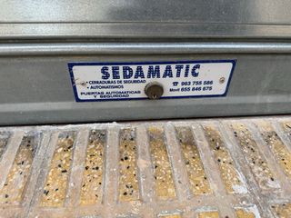 Persiana metálica enrollable
