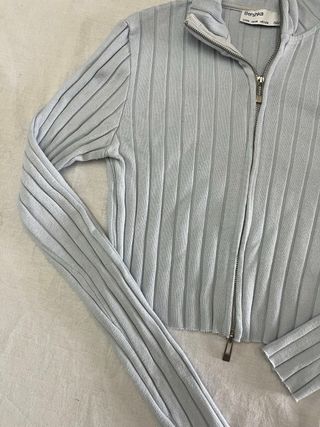 Jersey azul de manga larga con cremallera