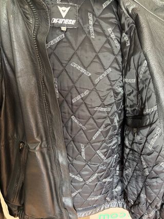 Chaqueta Dainese de cuero negra