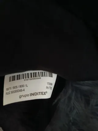 Blusa negra con volantes