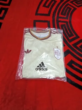 Camiseta deportiva Adidas beige talla XL