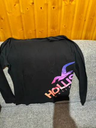 Sudadera Hollister azul fina y camiseta negra