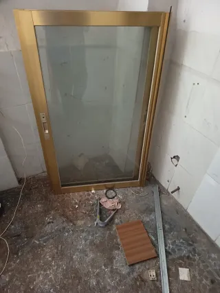 Puerta aluminio dorado a desmontar