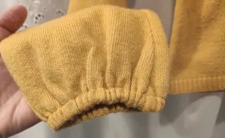 Jersey punto ANAUVE mostaza con broche