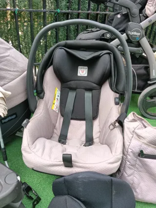 Carro de bebé completo con todos los accesorios