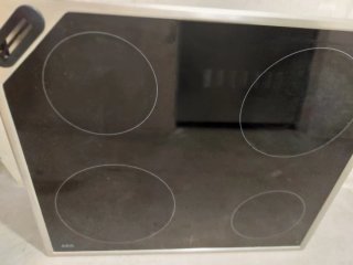Horno y placa vitrocerámica AEG