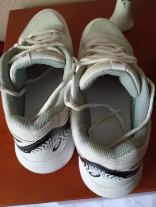 Zapatillas Asics Talla 42 también vale para 43