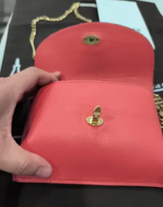 Bolso cartera con abeja dorada