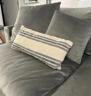 Sofá de tela terciopelo gris