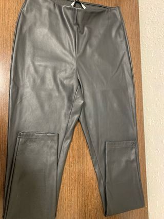 Pantalón mujer efecto piel negro