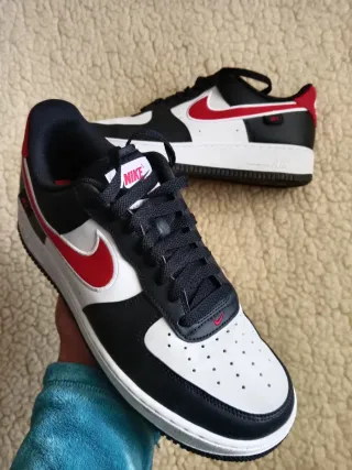 Zapatillas Nike Air Force 1 Negras y Rojas