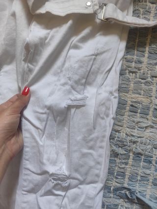 Peto vaquero blanco roto
