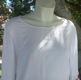 Blusa Sfera bordada flores T 42/44 (XL)