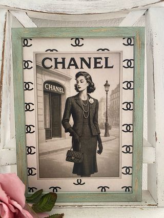 Cuadro verde envejecido mujer by Chanel