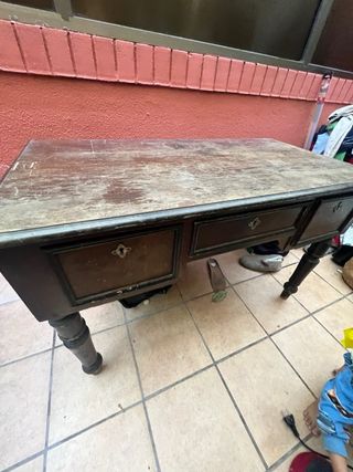 Escritorio antiguo de madera