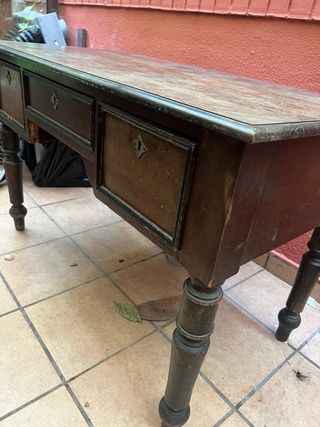 Escritorio antiguo de madera