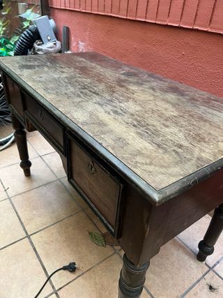 Escritorio antiguo de madera