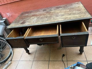 Escritorio antiguo de madera