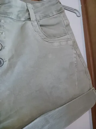 Pantalón corto vaquero verde
