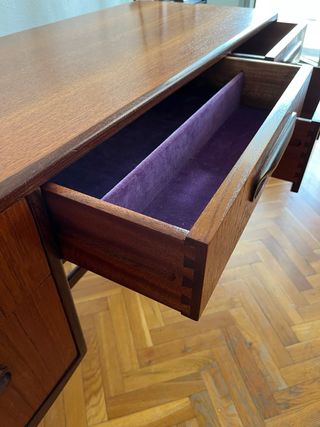 Tocador de madera con cajones